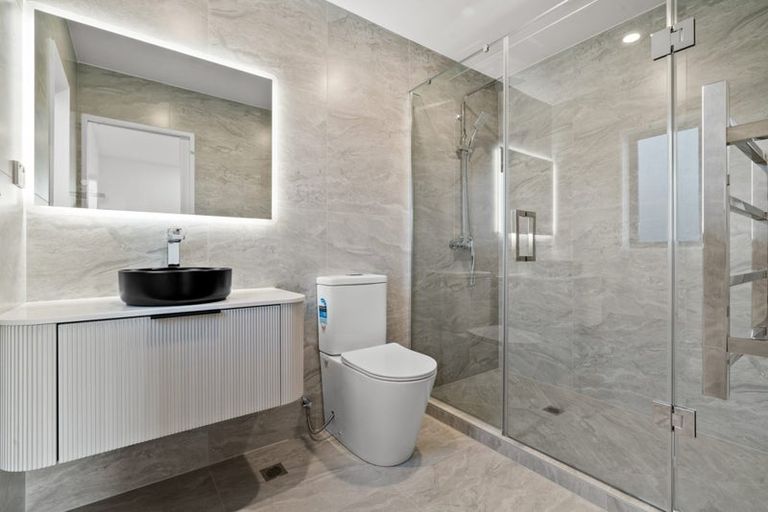 Photo of property in 2/32 Tapuwae Way, Mangere Bridge, 2022