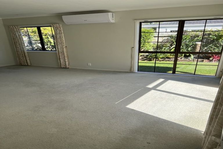 Photo of property in 1/15 Micawber Place, Mellons Bay, Auckland, 2014