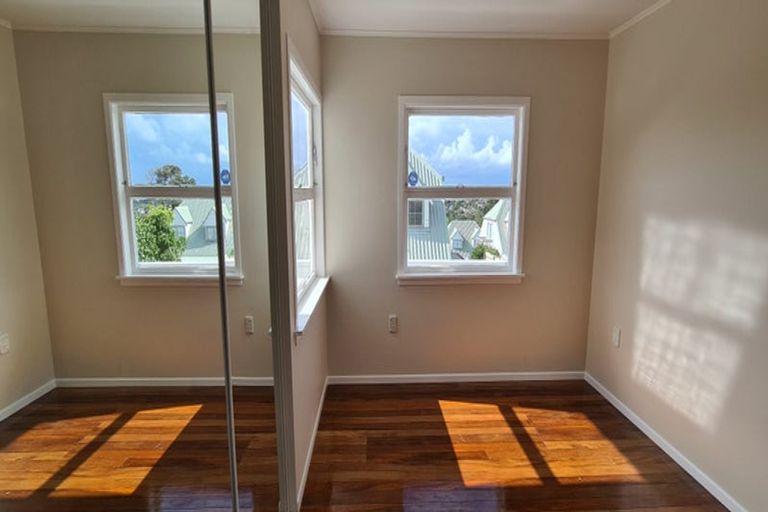 Photo of property in 2/100 Manuka Road, Bayview, Auckland, 0629
