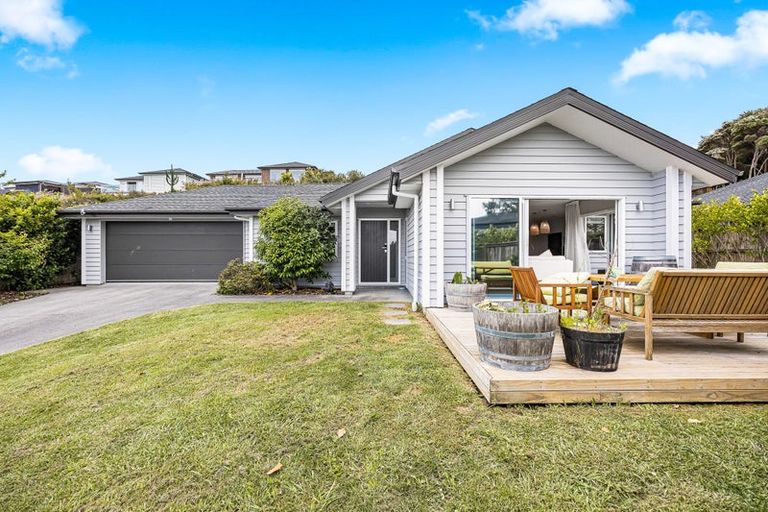 Photo of property in 15 Somerset Place, Stanmore Bay, Whangaparaoa, 0932