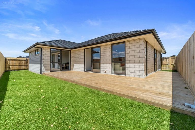 Photo of property in 8 Kimbolton Street, Rototuna North, Hamilton, 3210