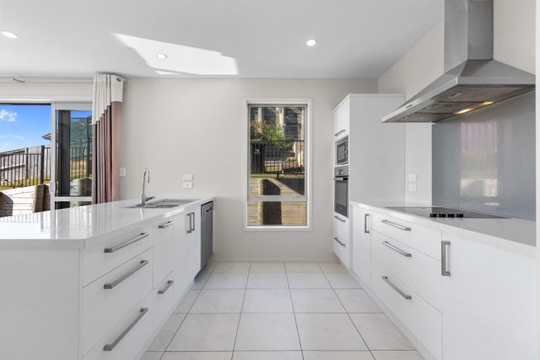 Photo of property in 10 Elena Place, Welcome Bay, Tauranga, 3112