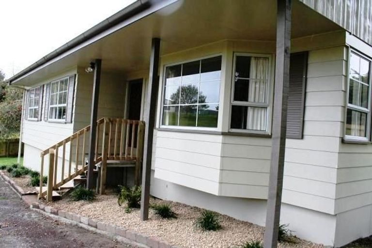 Photo of property in 33 Claverdon Drive, Massey, Auckland, 0614