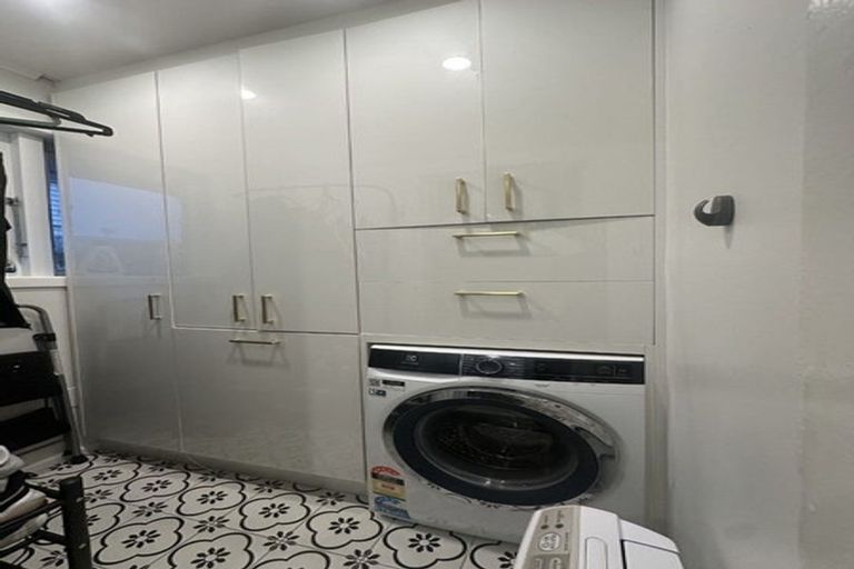 Photo of property in 27 Exminster Street, Blockhouse Bay, Auckland, 0600