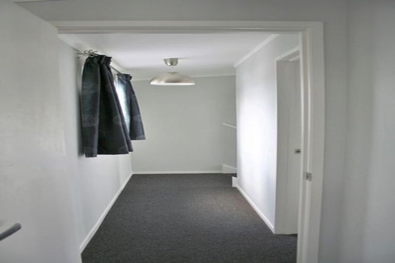 Photo of property in 16b Woodall Place, Totara Vale, Auckland, 0627