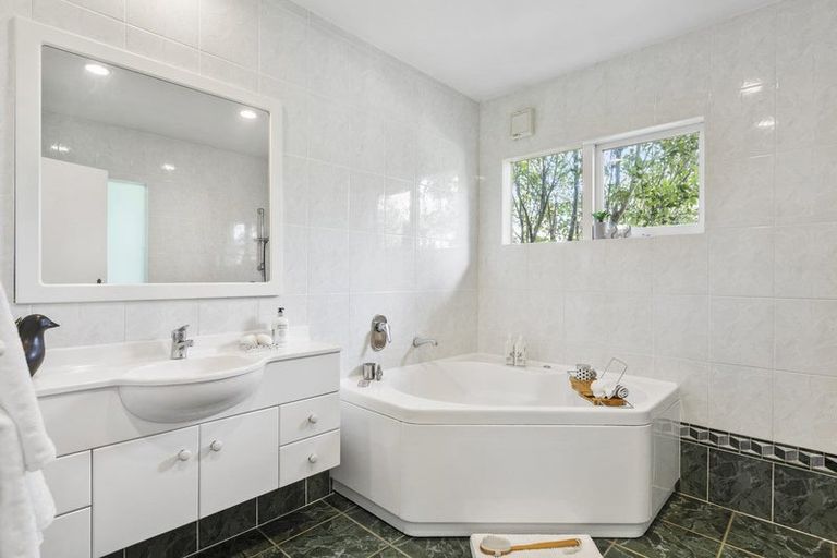 Photo of property in 825 Beach Road, Browns Bay, Auckland, 0630