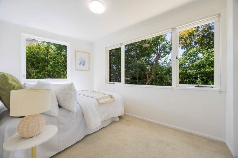 Photo of property in 2/89 Diana Drive, Glenfield, Auckland, 0627