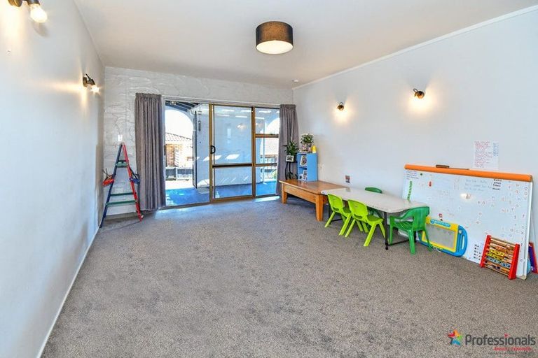 Photo of property in 2/8 Wood Street, Papakura, 2110