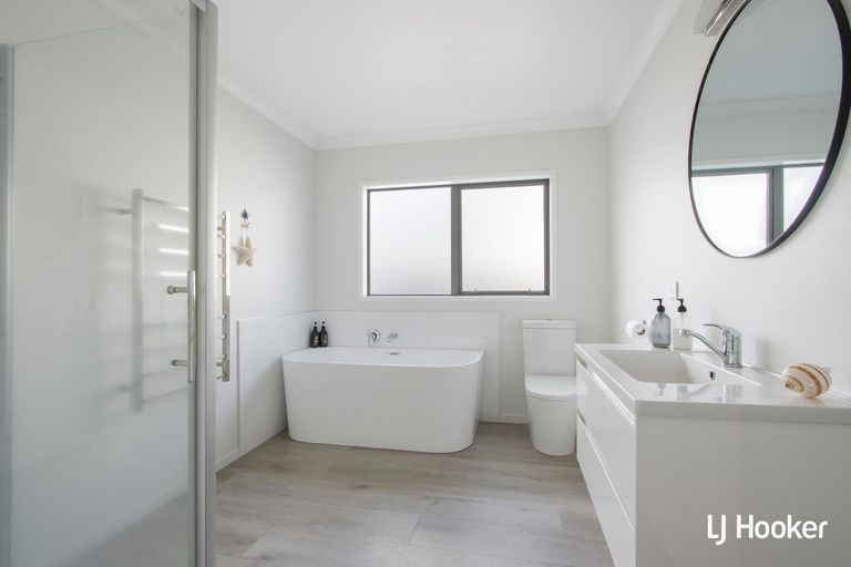 Photo of property in 11a Hillview Road, Waihi Beach, 3611