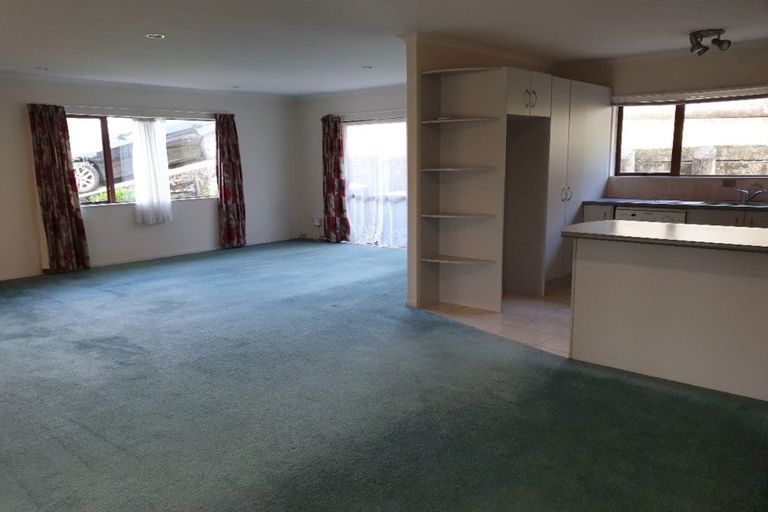 Photo of property in 8 Shah Place, Glen Eden, Auckland, 0602