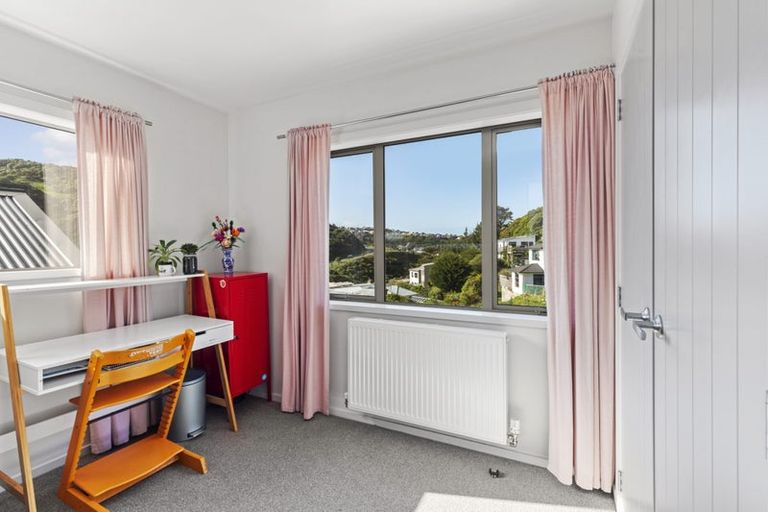 Photo of property in 16a Rarangi Way, Owhiro Bay, Wellington, 6023