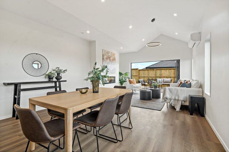 Photo of property in 14 Whata Street, Clarks Beach, 2122