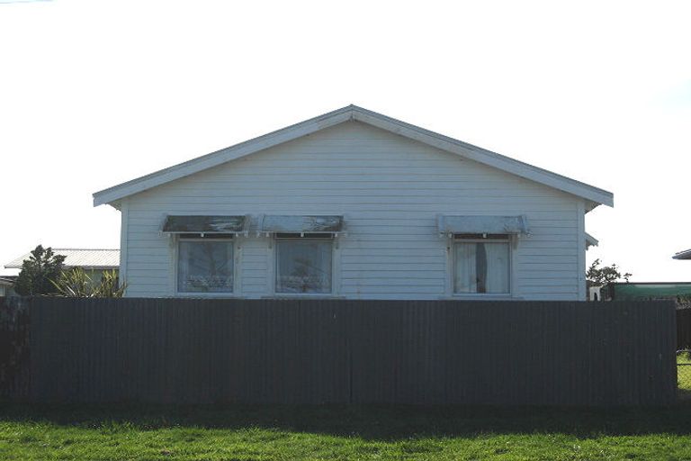Photo of property in 26 Egmont Street, Castlecliff, Whanganui, 4501