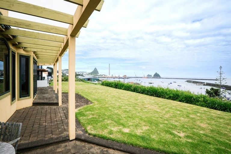 Photo of property in 38 Birdwood Avenue, Moturoa, New Plymouth, 4310