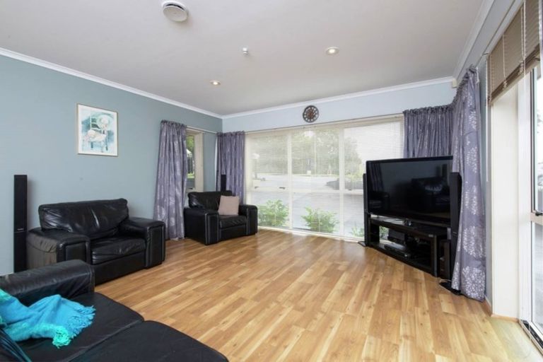 Photo of property in 204 Botany Road, Botany Downs, Auckland, 2010