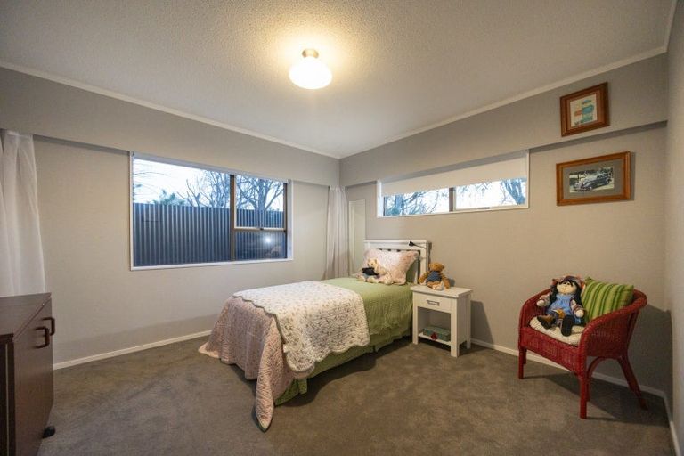 Photo of property in 12 Caulfield Place, Awapuni, Palmerston North, 4412