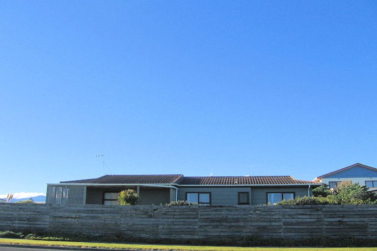 Photo of property in 116 Marine Parade, Otaki Beach, Otaki, 5512