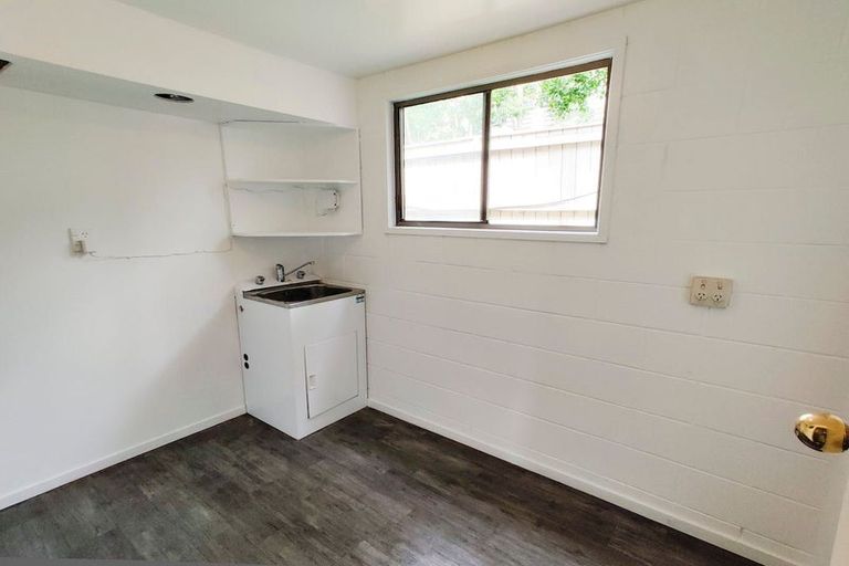 Photo of property in 17 Busby Hill, Havelock North, 4130