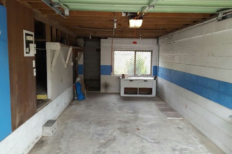 Photo of property in 2/84 Pupuke Road, Hillcrest, Auckland, 0627