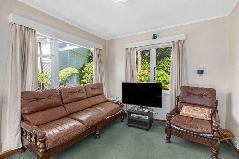 Photo of property in 41 Hampton Hill Road, Tawa, Wellington, 5028
