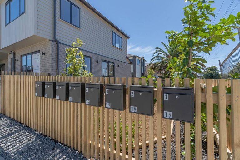 Photo of property in 19 Earlsworth Road, Mangere East, Auckland, 2024