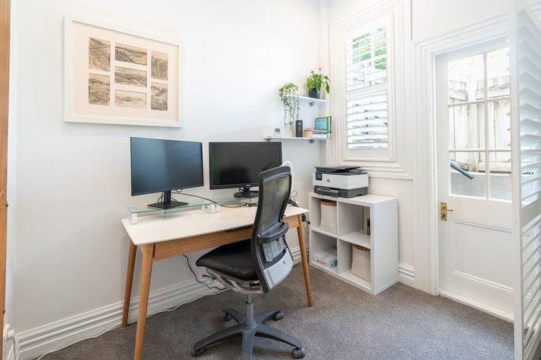 Photo of property in 60 Hawker Street, Mount Victoria, Wellington, 6011