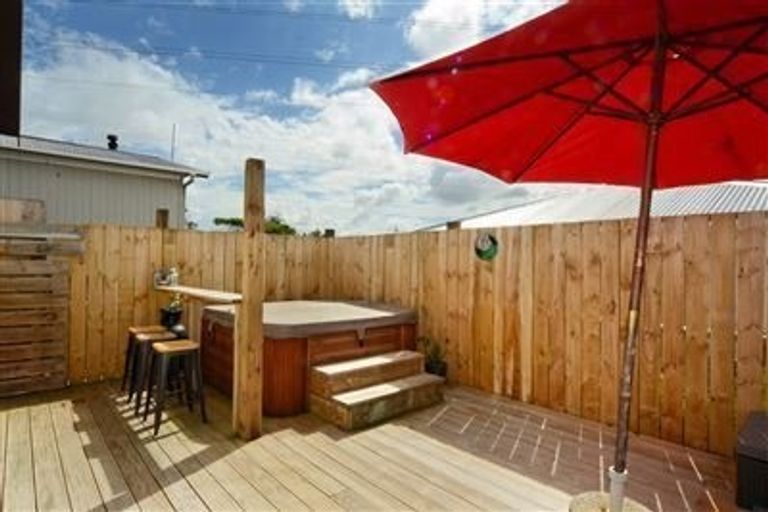 Photo of property in 1/24a Waimumu Road, Massey, Auckland, 0614