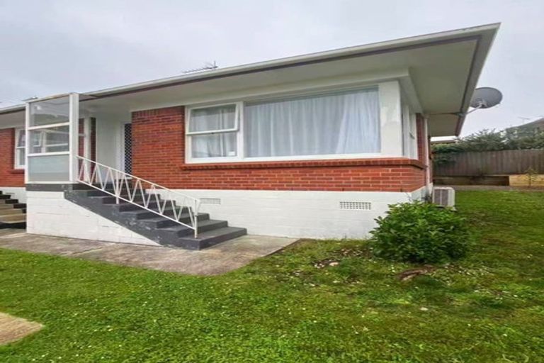 Photo of property in 4/13a Evelyn Place, Hillcrest, Auckland, 0627