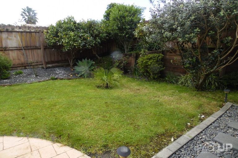 Photo of property in 72 Kingdale Road, Henderson, Auckland, 0610