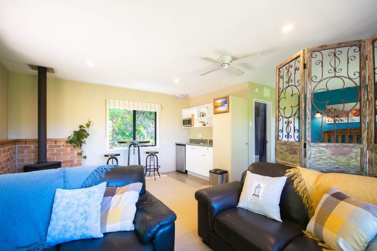 Photo of property in 6888i Christchurch Akaroa Road, Takamatua, 7581