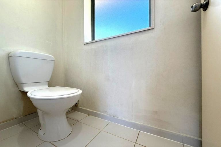 Photo of property in 22 Matilda Place, Weymouth, Auckland, 2103