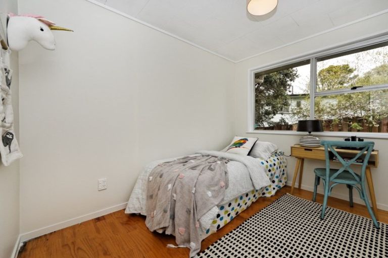 Photo of property in 80 Lantana Road, Green Bay, Auckland, 0604