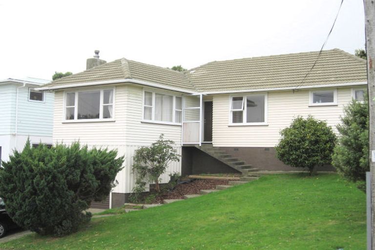 Photo of property in 26 Turville Crescent, Newlands, Wellington, 6037