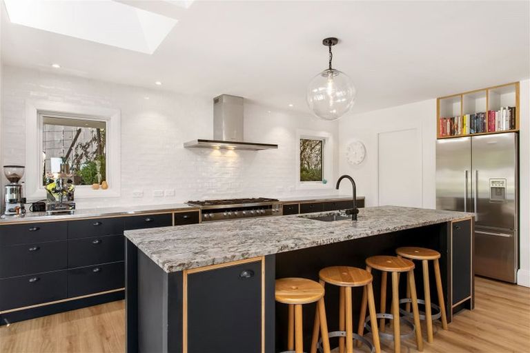 Photo of property in 19c Dyers Pass Road, Cashmere, Christchurch, 8022