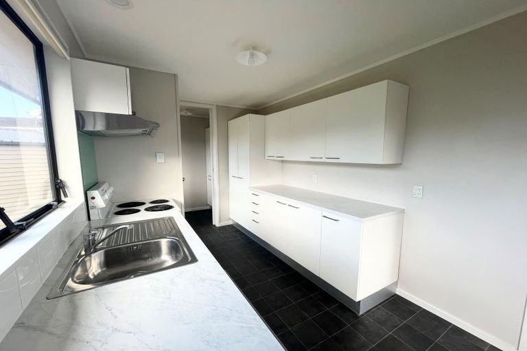 Photo of property in 1 Edgware Road, West Harbour, Auckland, 0618