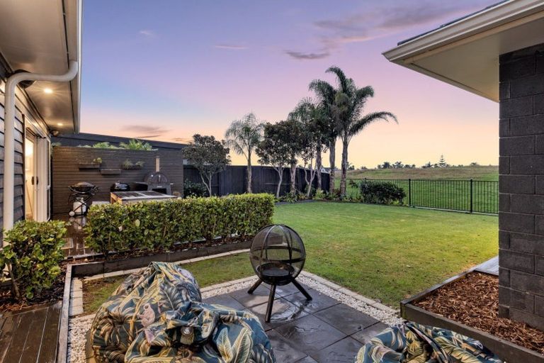 Photo of property in 36 Selliera Place, Papamoa Beach, Papamoa, 3118