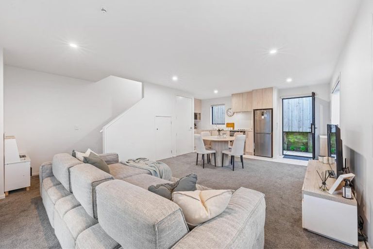 Photo of property in 52f Vodanovich Road, Te Atatu South, Auckland, 0610