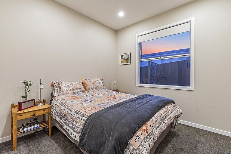 Photo of property in 2/49 Seaview Road, Castor Bay, Auckland, 0620
