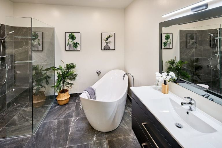 Photo of property in 21 Winchester Street, Kaiwharawhara, Wellington, 6035