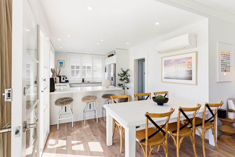 Photo of property in 17 Wycolla Avenue, Saint Clair, Dunedin, 9012