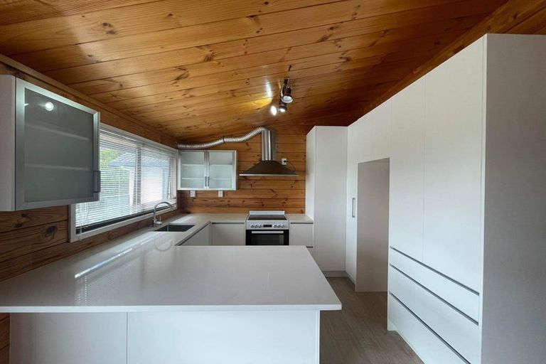 Photo of property in 37 Pitt Road, Runciman, Drury, 2578