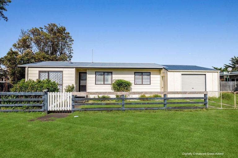 Photo of property in 3 Ruanui Street, Himatangi Beach, Foxton, 4891