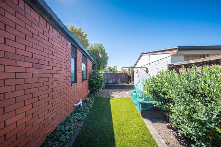 Photo of property in 5a Mclellan Place, Ilam, Christchurch, 8041