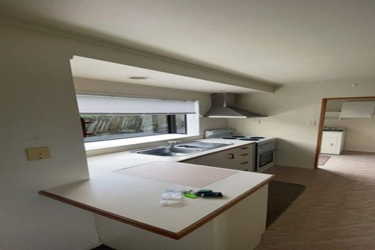 Photo of property in 1/17 Exeter Place, Unsworth Heights, Auckland, 0632