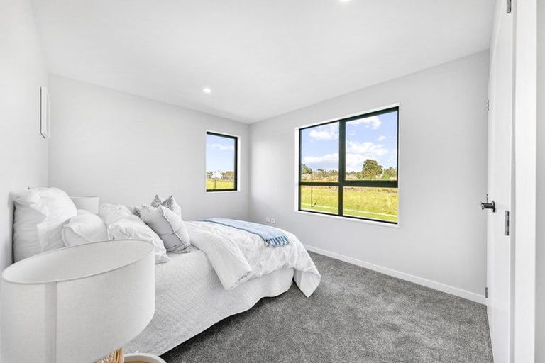 Photo of property in 63 Mcindoe Road, Kumeu, 0810