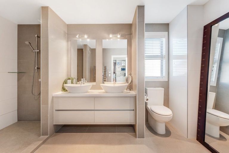 Photo of property in 8 The Parade, Bucklands Beach, Auckland, 2012