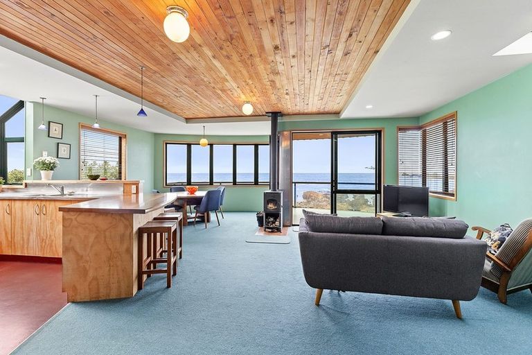 Photo of property in 166 The Esplanade, Houghton Bay, Wellington, 6023