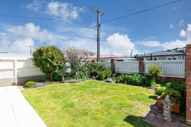 Photo of property in 7 Harbour Park Terrace, Khandallah, Wellington, 6035