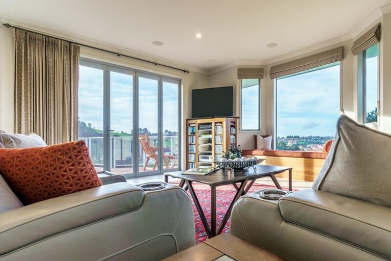 Photo of property in 64 Balboa Drive, Matakatia, Whangaparaoa, 0930