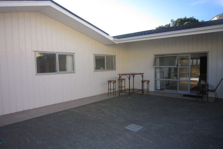 Photo of property in 1 Cherry Grove, Strathmore Park, Wellington, 6022